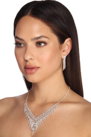 A woman wearing quinceanera earrings and a necklace