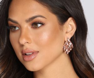 A woman wearing a necklace and earrings, a Quinceanera