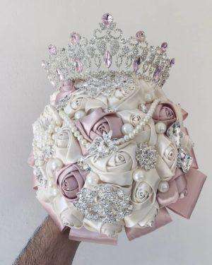 Quinceanera flower bouquet, a beautiful bouquet with pink roses and pearls